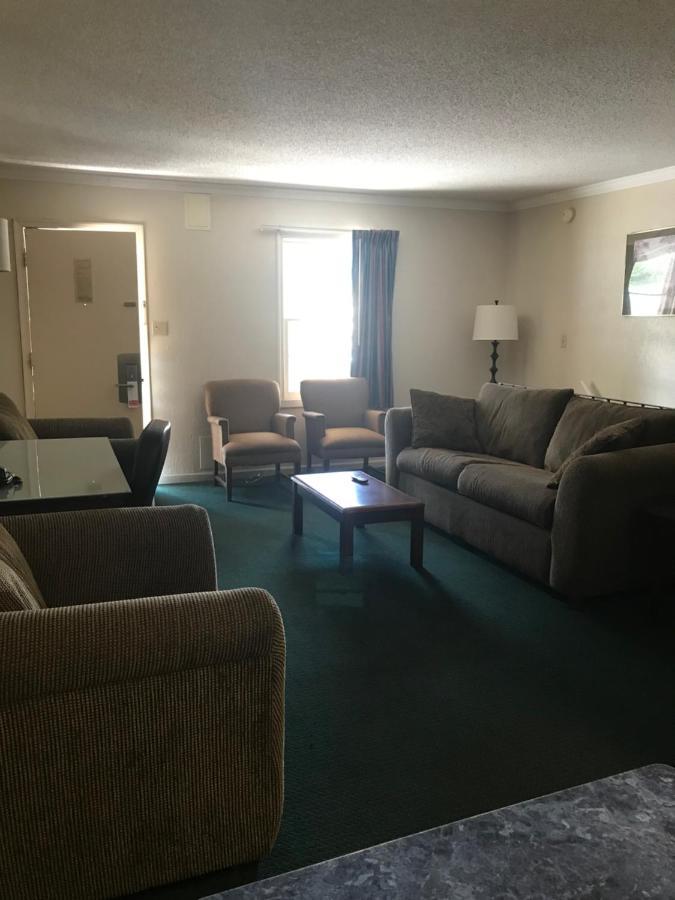 Merrimac Inn & Suites Γουίλιαμσμπεργκ Εξωτερικό φωτογραφία
